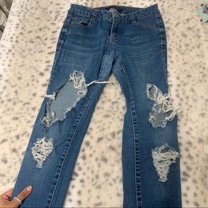 Fashion Nova mid rise skinny jeans! Size 5